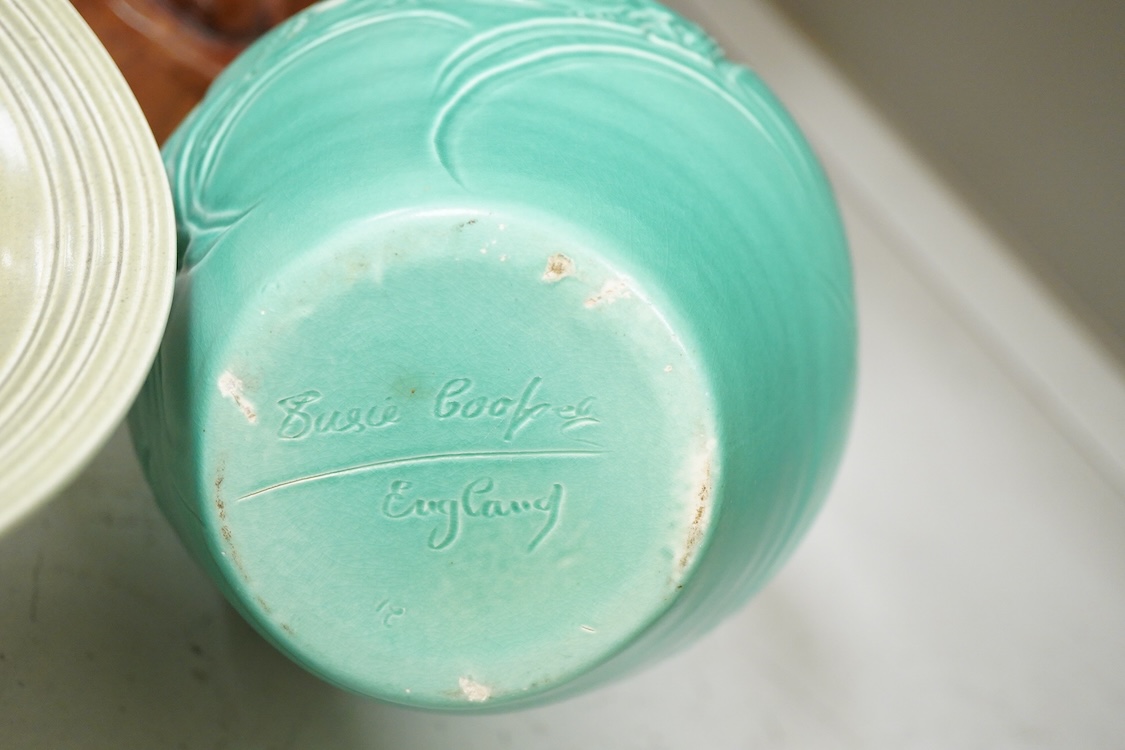 A Susie Cooper incised jug, 22cm high and similar bowl, each incised with animals (2)
